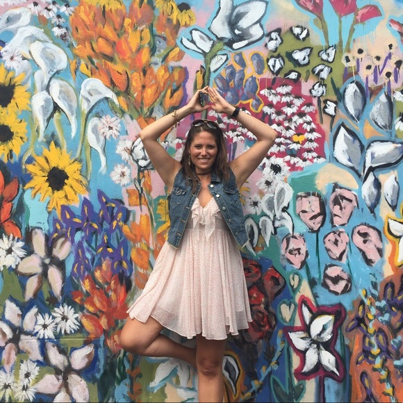 Profile Picture of Amanda Barton (@mamanda1213) on Poshmark