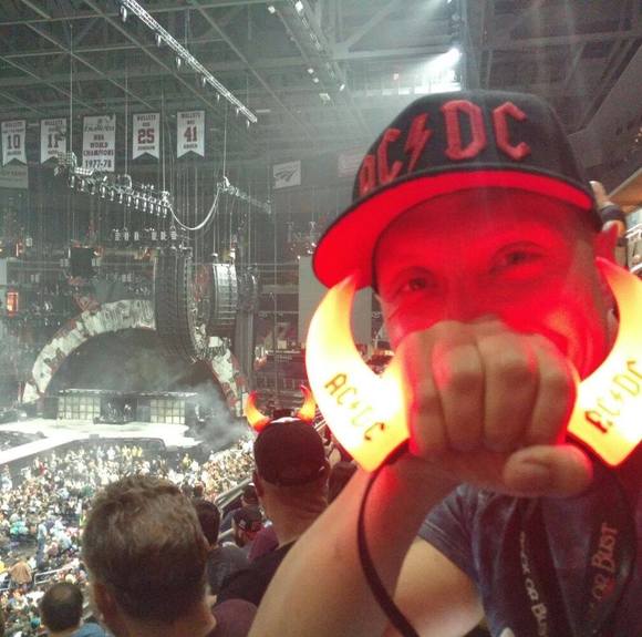 Profile Picture of William Orjuela (@escorpao) on Poshmark