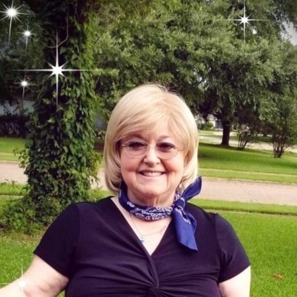 Profile Picture of Debra Willis (@debrawillis731) on Poshmark