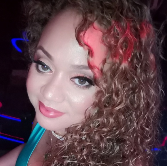 Profile Picture of Miranda Mack (@mackin420) on Poshmark
