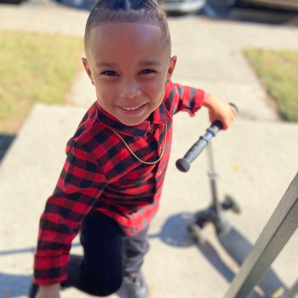 Profile Picture of Rossi Ross (@mnoble6) on Poshmark