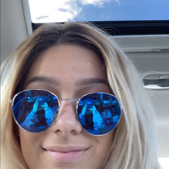 Profile Picture of Lucy Baldwin (@lucybaldwin16) on Poshmark