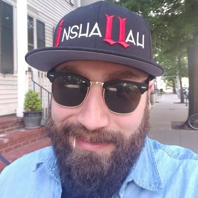 Profile Picture of Muse Zach (@ZaddyMuzak) on Twitter