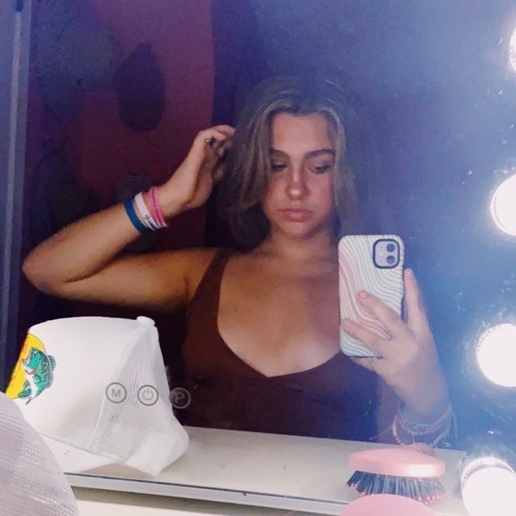 Profile Picture of Aslinn Cava (@cavaaslinn) on Poshmark