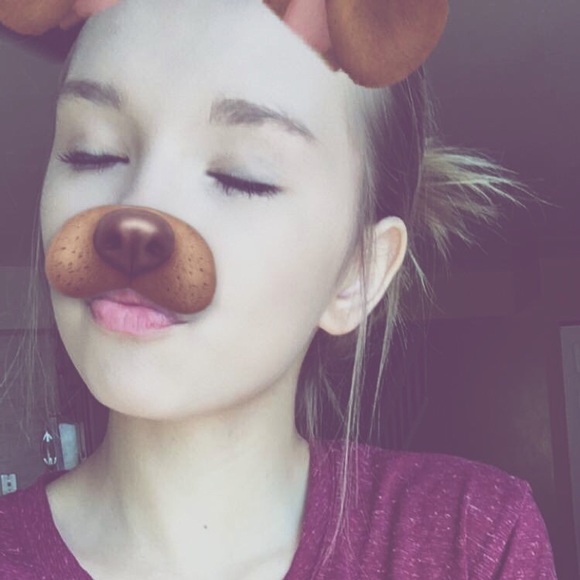 Profile Picture of Bronwyn Vinezeano (@bronwyn_1) on Poshmark