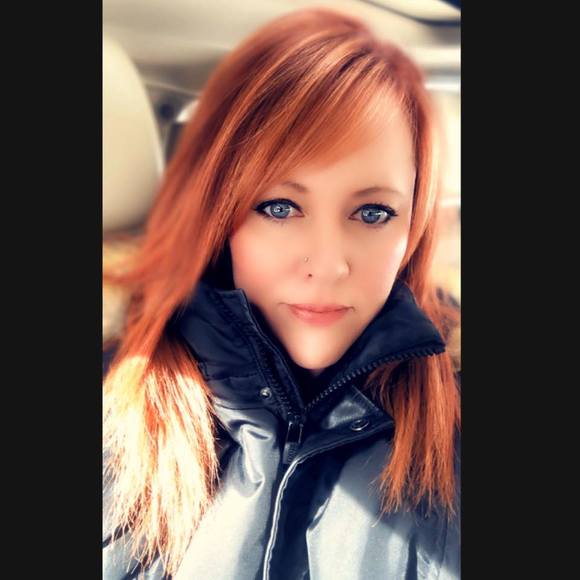 Profile Picture of Sarah Taylor lesser (@sarahlesser) on Poshmark
