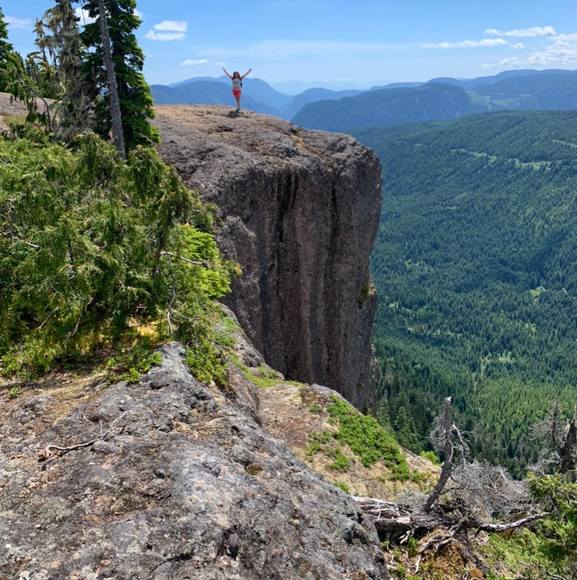 Profile Picture of Shannon Forsley (@svanoostrom) on Poshmark