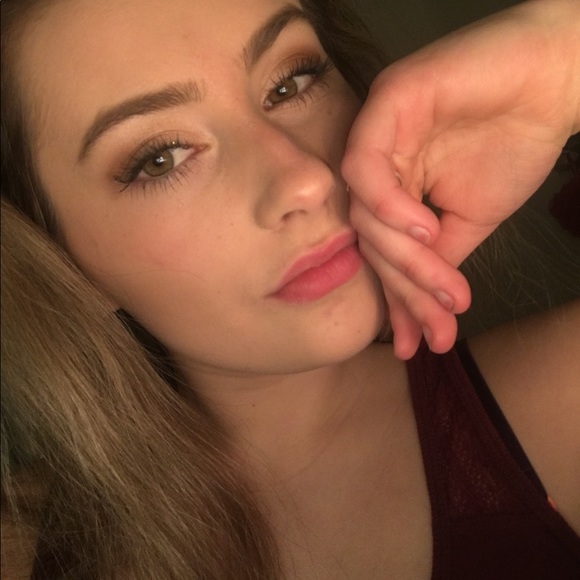 Profile Picture of Erica Sarsfield (@ericasarsfield) on Poshmark