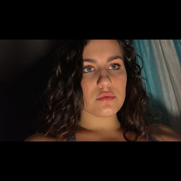 Profile Picture of Hailey Vance (@hvance1524) on Poshmark