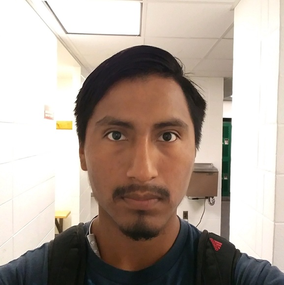Profile Picture of Richard Correa (@seller2019) on Poshmark