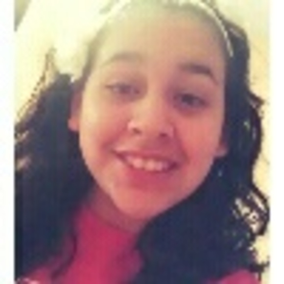 Profile Picture of Julianna Leal (@julianna81) on Poshmark