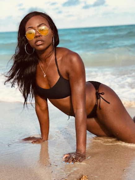 Profile Picture of Vynnessa alease (@vacation_vibes) on Poshmark