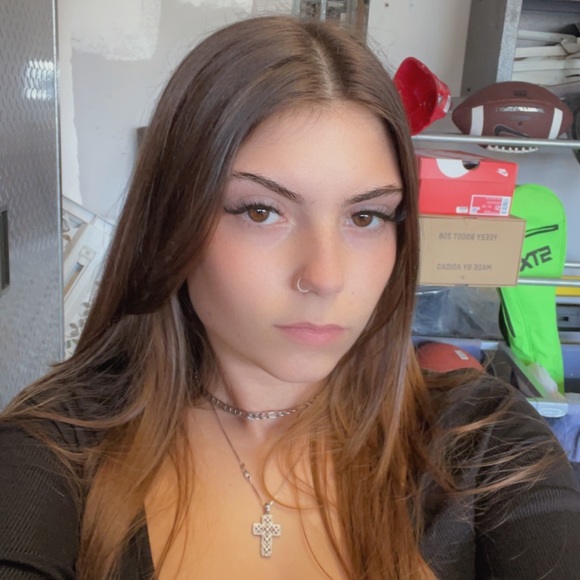 Profile Picture of Haley Keller (@turpenhalez) on Poshmark