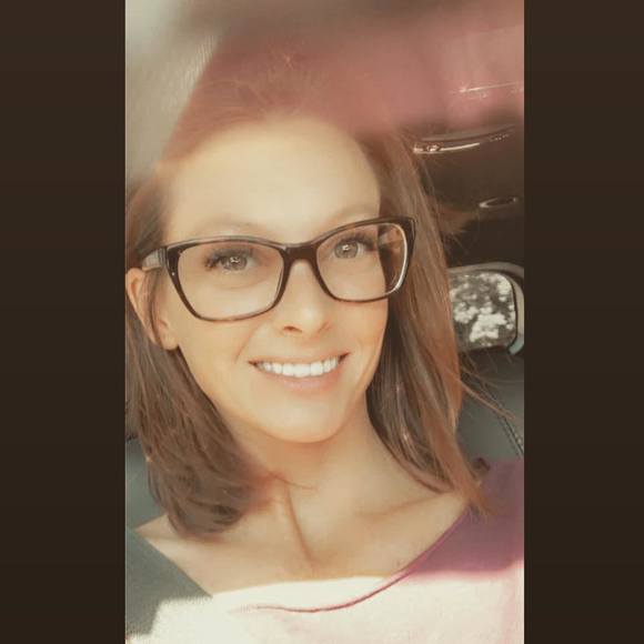 Profile Picture of Lindsey Stakem (@lindsey_6792) on Poshmark