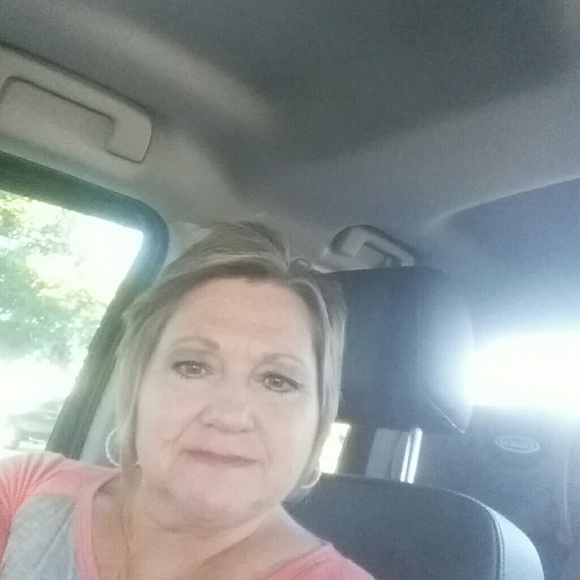 Profile Picture of Kim Davis (@blessedinlife64) on Poshmark