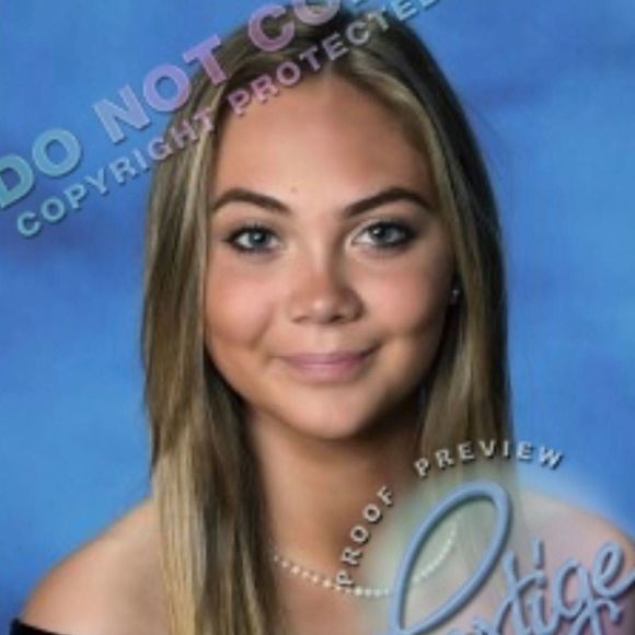 Profile Picture of Stephanie Litsch (@stephxlitscj) on Poshmark