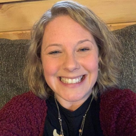 Profile Picture of Crystal Poague (@hpoague) on Poshmark