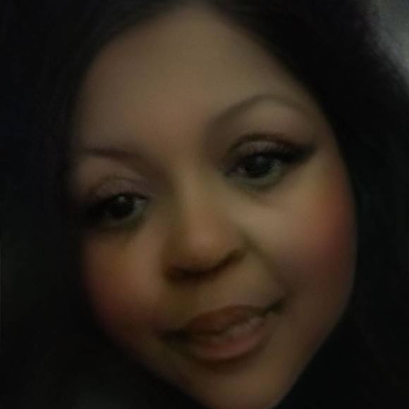 Profile Picture of Crystal Starks (@crystalstark720) on Poshmark