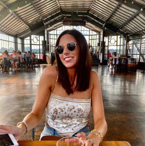 Profile Picture of Julia Heisch (@jheisch15) on Poshmark