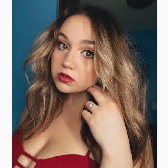 Profile Picture of Sarah Gitzendanner (@sarahgitz) on Poshmark