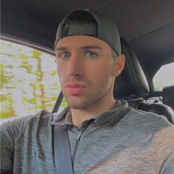 Profile Picture of Nick Cecconi (@n_cecconi) on Poshmark