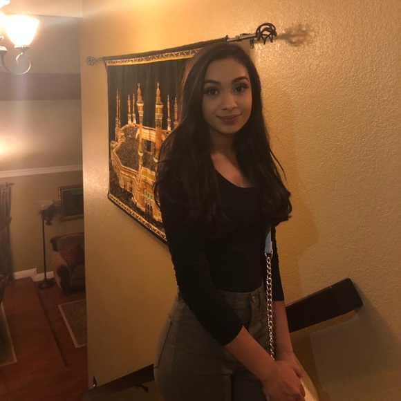 Profile Picture of Marium Ali (@_mariummmm) on Poshmark