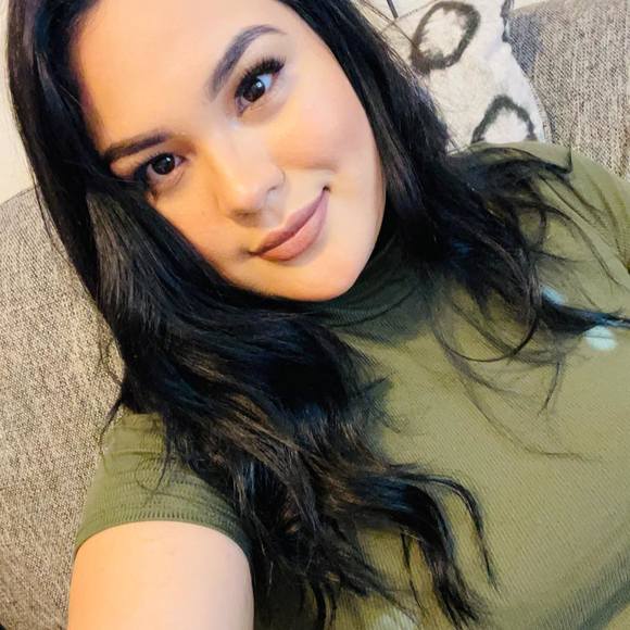 Profile Picture of Jessica Gonzalez (@jessicagonza975) on Poshmark