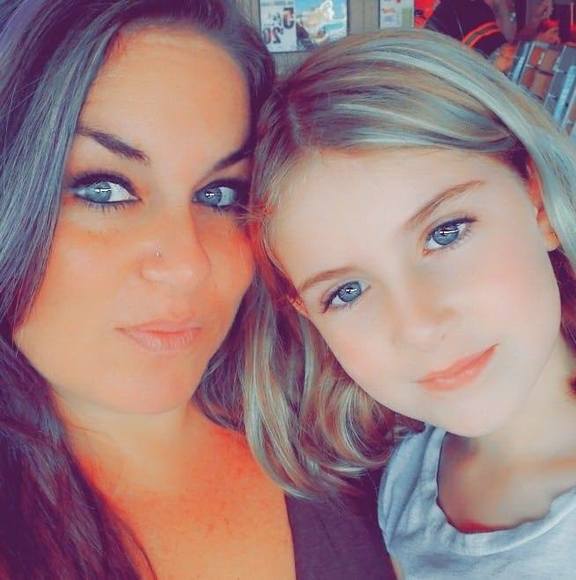 Profile Picture of Shelly Ann (@shelzybelzy) on Poshmark