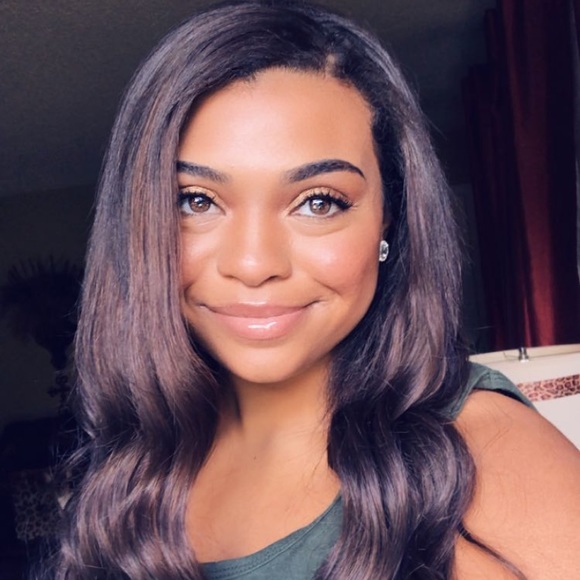 Profile Picture of Aspen Carter (@aspen_carter) on Poshmark