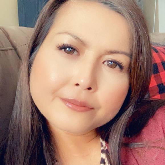 Profile Picture of Bae Manivone (@baemanivone) on Poshmark