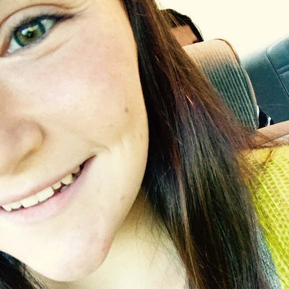 Profile Picture of Brianna Zalewski (@brianna2209) on Poshmark