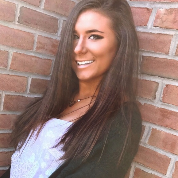 Profile Picture of Ashley Krivda (@ash_kriv) on Poshmark
