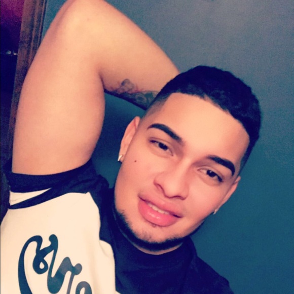 Profile Picture of Luis Nieves (@lennex101) on Poshmark