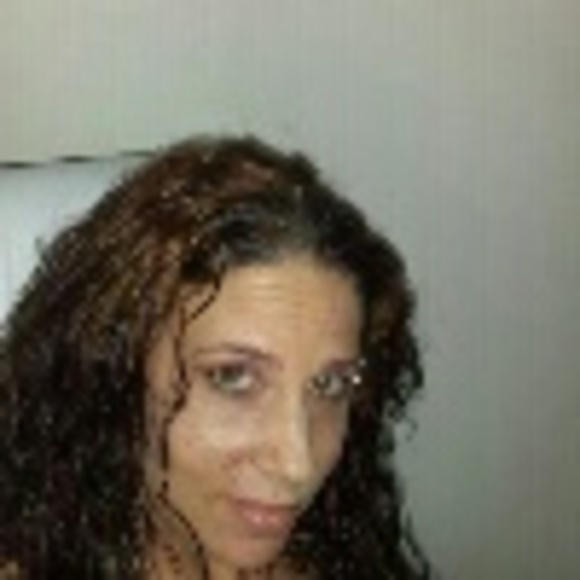 Profile Picture of Loreal Hooten (@misshooten) on Poshmark