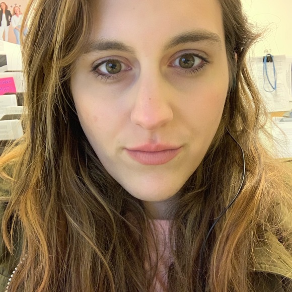 Profile Picture of Alex Maxwell (@alexxipro) on Poshmark