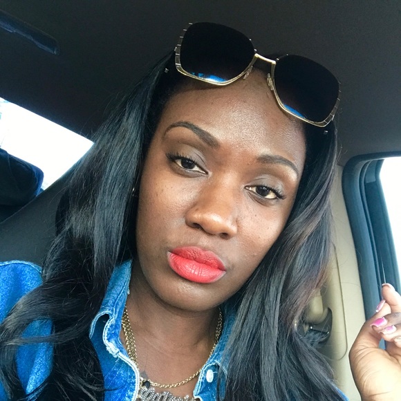 Profile Picture of Catoria Eubanks (@ceubanks0713) on Poshmark