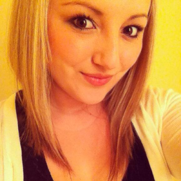 Profile Picture of Lauren Anagnostou (@lillauren2361) on Poshmark