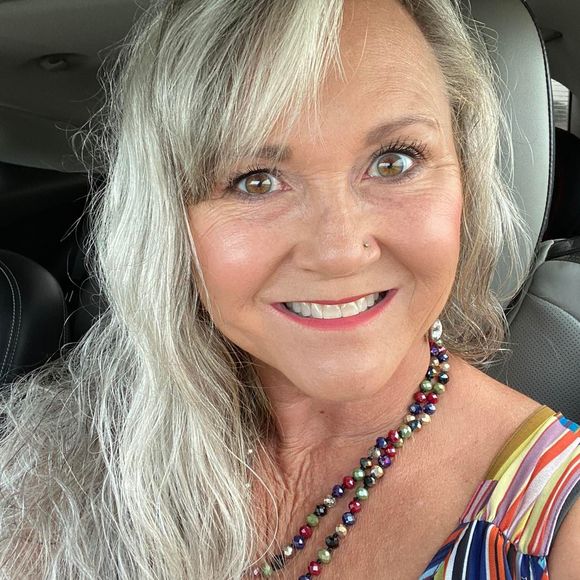 Johanna Bubela - Poshmark Profile Picture of Johanna Bubela (@johannabubela) on Poshmark