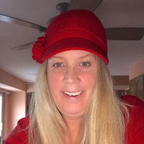 Profile Picture of Julie Strabel (@juliestrabel) on Poshmark