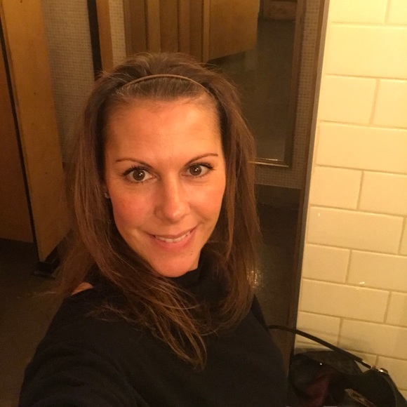 Profile Picture of Meredith Read (@meredithread477) on Poshmark