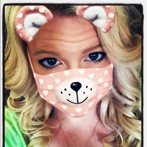 Profile Picture of Crystal Hoyer (@littlemommas) on Poshmark