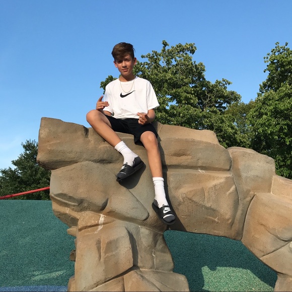 Profile Picture of Dominic Connerney (@dom_connerney) on Poshmark