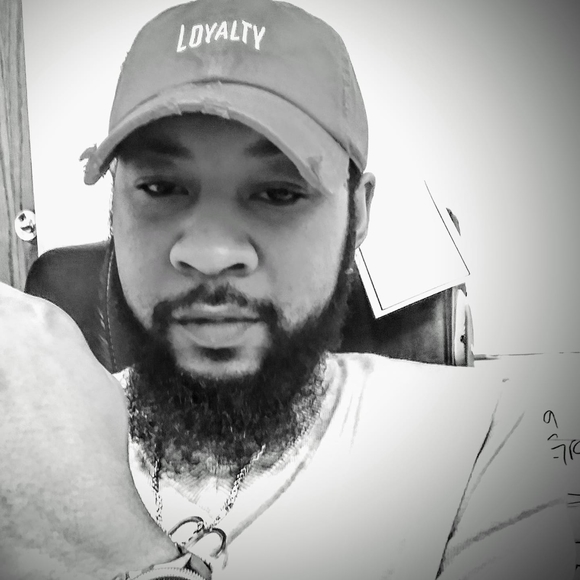 Profile Picture of James Beck (@akronohio) on Poshmark