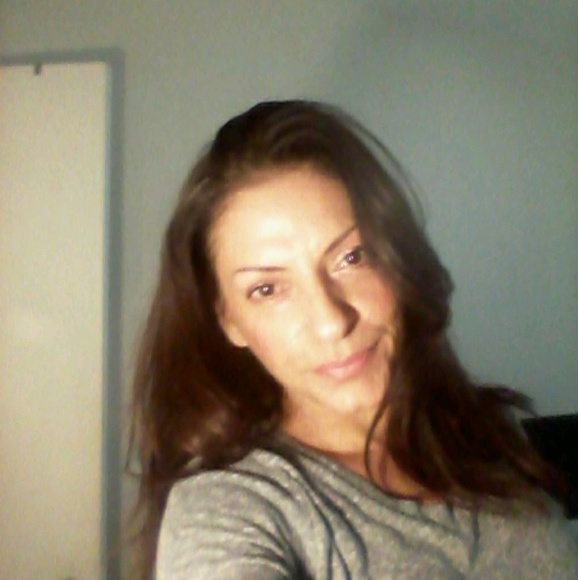 Profile Picture of Gina Depirro (@ginadepirro) on Poshmark