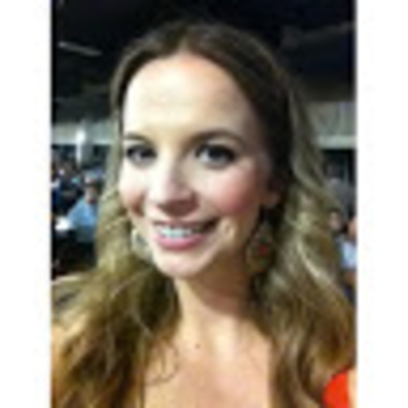 Profile Picture of Amy Stephens (@amygstephens) on Poshmark