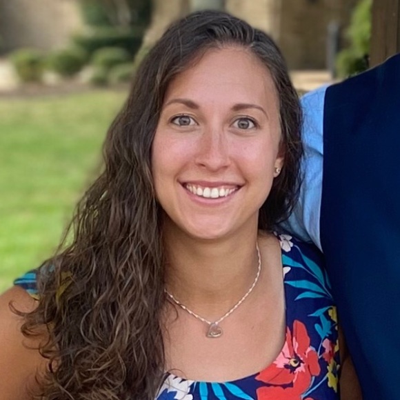 Profile Picture of Rebecca Auker (@raauker1992) on Poshmark