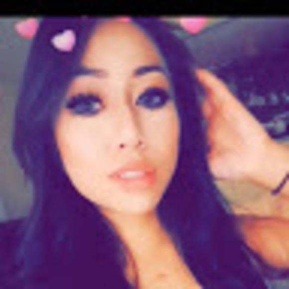 Profile Picture of Marilyn Cullen (@dumpingyoux) on Poshmark