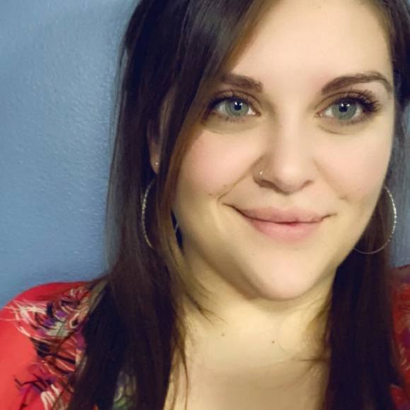 Profile Picture of Chelsea Del pape (@mugglemarie) on Poshmark
