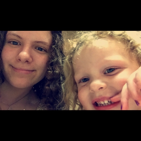 Shannon Wiedrick - Poshmark Profile Picture of Shannon Wiedrick (@shannonlw123) on Poshmark