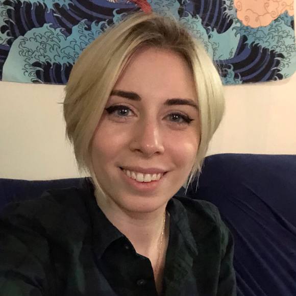 Profile Picture of Linnea Miller (@yawndere) on Poshmark